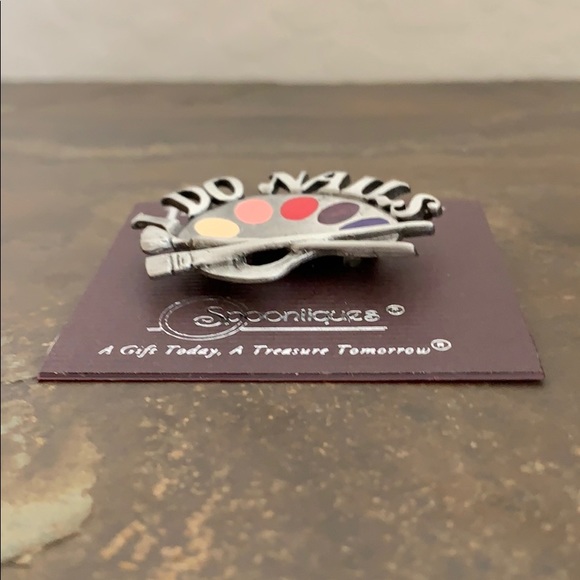 NWT Pin Art I Do Nails Manicurist Brooch - Picture 4 of 7
